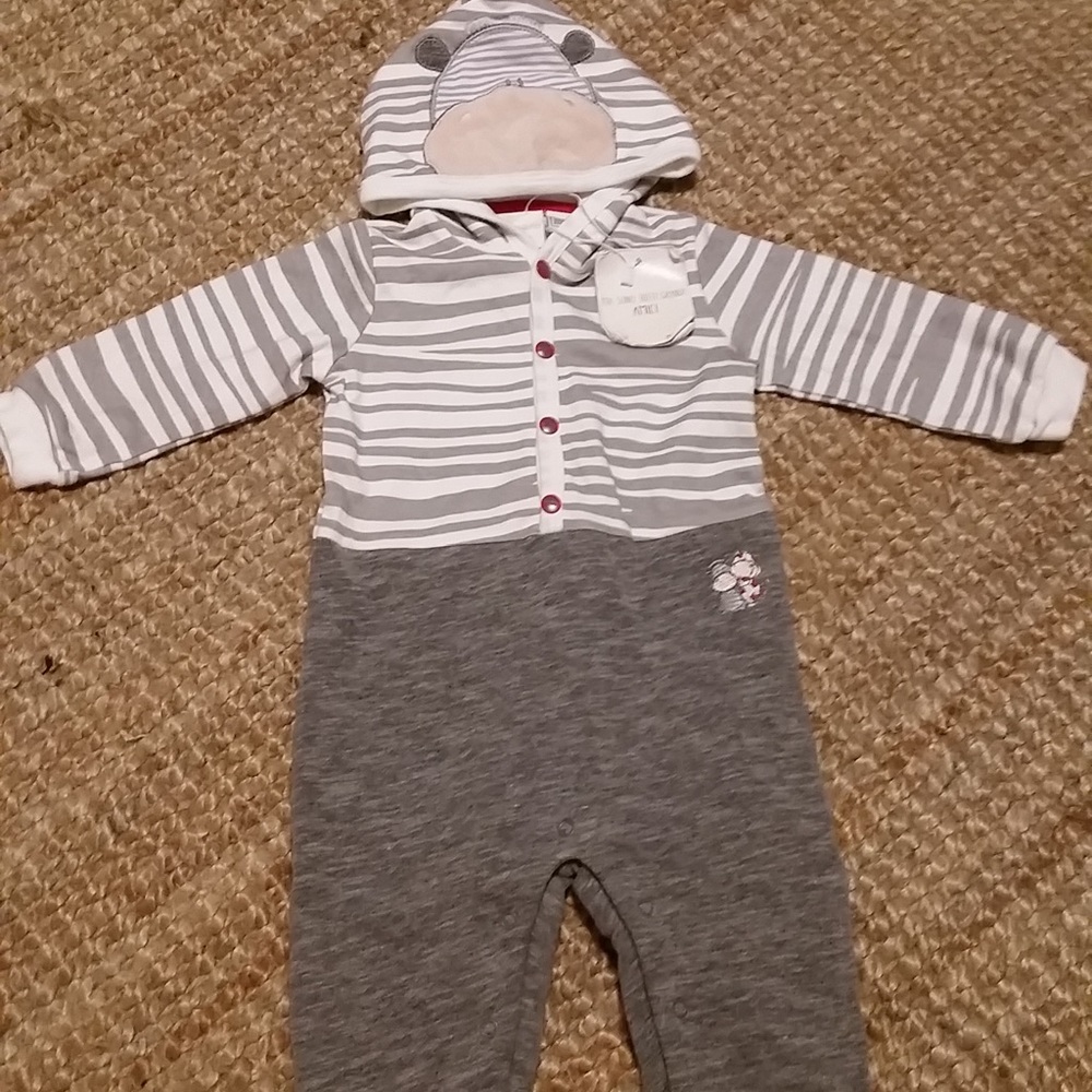 Chicco baby outfit